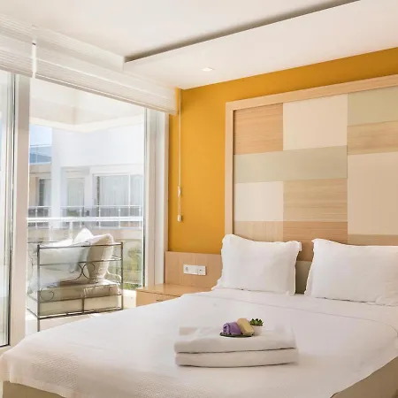 Sleeps 8 Pool Air Con Wifi Vila