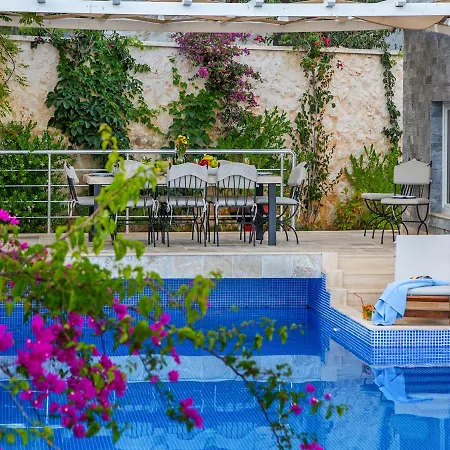 Vila Sleeps 8 Pool Air Con Wifi *
