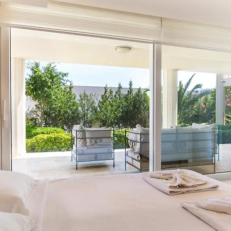 Sleeps 8 Pool Air Con Wifi Vila *