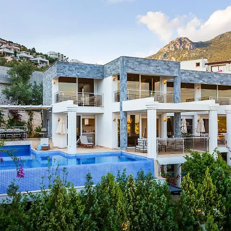 Sleeps 8 Pool Air Con Wifi